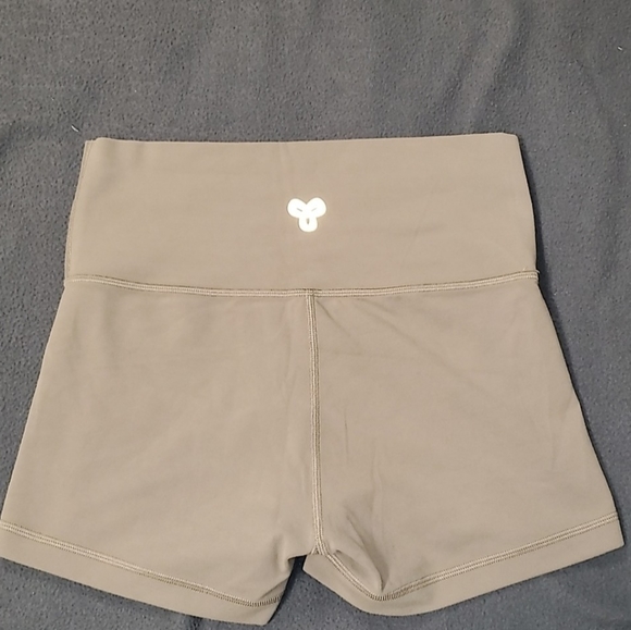 SOLD TNAButter 3" shorts Size M - Picture 2 of 3